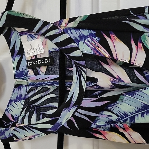 H&M Floral Flowy Crop - Picture 3 of 4